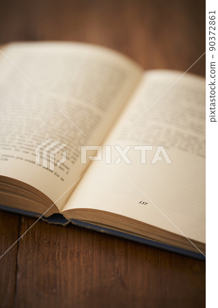 Reading image Foreign books 90372861