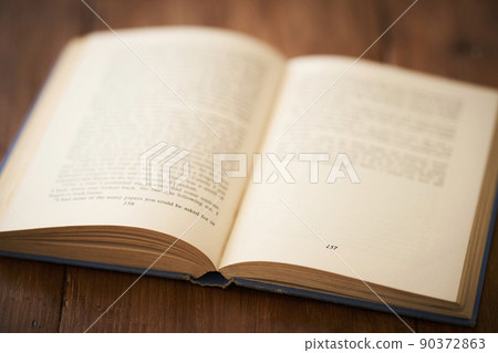Reading image Foreign books Reading image Foreign books 90372863