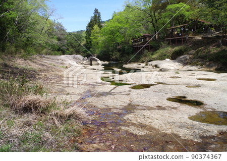 A view of the bedrock of Otake Jakuban 90374367