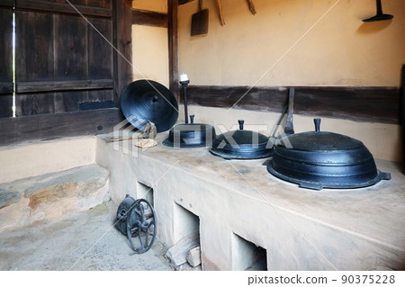 韓國傳統廚房,火爐 韓國傳統廚房,火爐 90375228