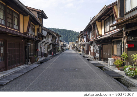 Gujo Hachiman, an early morning craftsman town Gujo Hachiman, an early morning craftsman town 90375307
