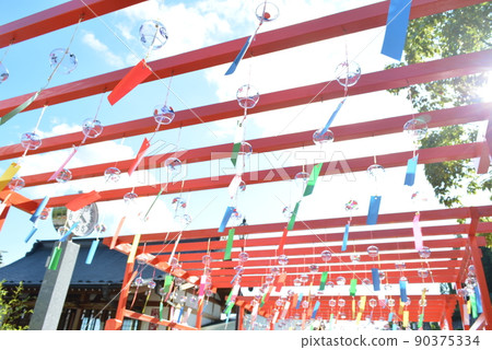 Summer tradition, wind chimes that seem to have a cool tone at any moment 90375334