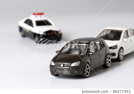 Traffic accident, tilting driving, dangerous driving image Traffic accident, tilting driving, dangerous driving image 90377941