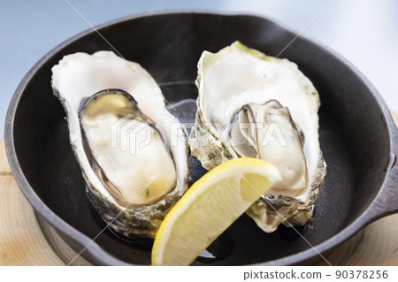 美味的白葡萄酒蒸牡蠣 90378256
