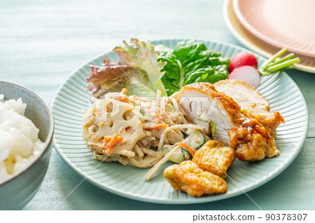 Rice and chicken side dish 90378307