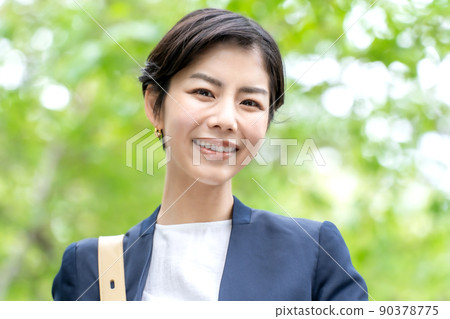 女商人肖像新鮮綠色 女商人肖像新鮮綠色 90378775