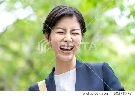 女商人肖像新鮮綠色 女商人肖像新鮮綠色 90378778