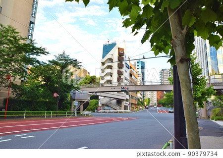 Morning Shibakoen 3-chome intersection Tokyo 90379734