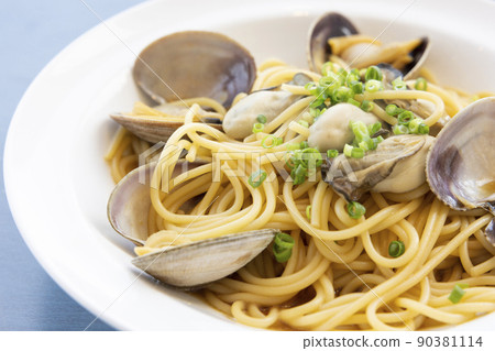 美味的牡蠣和 asari 海鮮意大利面 90381114