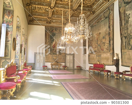 Glittering halls and chandeliers Glittering halls and chandeliers 90381300