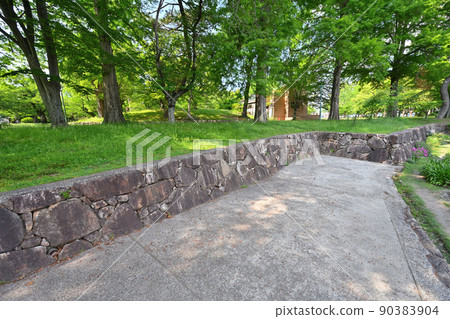 澤澤城址公園石垣和近江琵琶湖“澤澤城” 澤澤城址公園石垣和近江琵琶湖“澤澤城” 90383904