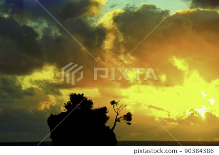 Dramatic sunrise over Adriatic - Croatia Dramatic sunrise over Adriatic - Croatia 90384386