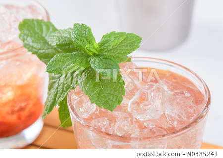Cold summer strawberry iced cocktail mojito, margarita, daiquiri in two glasses with mint leaves on light background Cold summer strawberry iced cocktail mojito, margarita, daiquiri in two glasses with mint leaves on light background 90385241