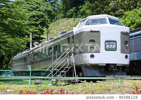 初夏停在橫河的189系列(N104組織) 初夏停在橫河的189系列(N104組織) 90386128