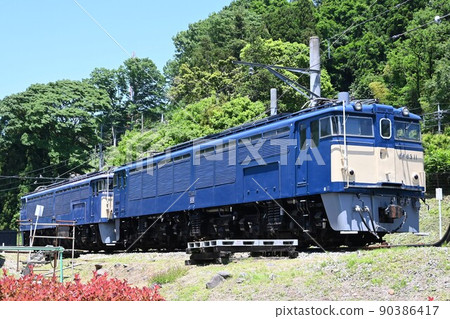 Double-headed EF63 electric locomotive that stops at Yokokawa 90386417