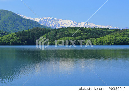 五月的青木湖和白馬山 90386641