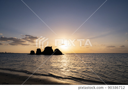 沖繩安良波海灘的夜景 沖繩安良波海灘的夜景 90386712
