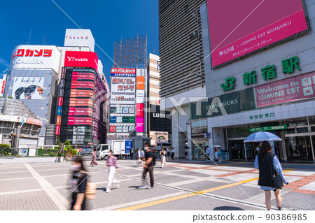 《Tokyo》 Shinjuku East Exit / Cityscape 90386985