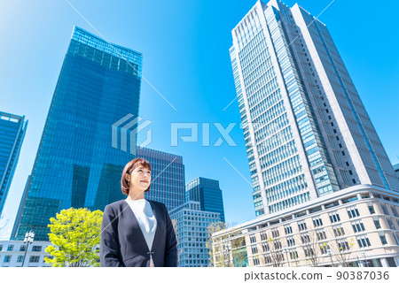 Marunouchi Business District and Business Woman Marunouchi Business District and Business Woman 90387036