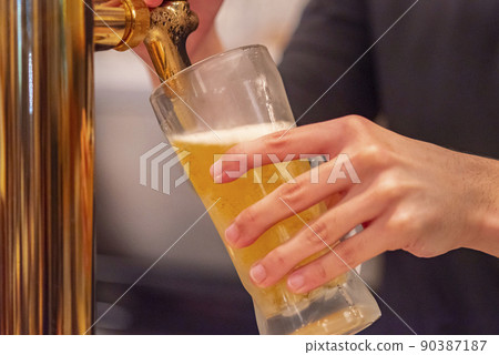 Draft beer beer server 90387187