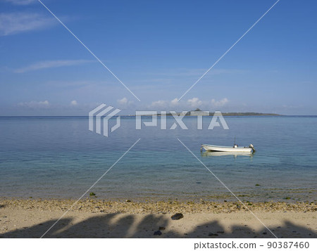 Okinawa's beautiful sea 90387460