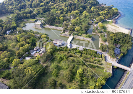 Hagi Castle Ruins and Shigetsu Park in Hagi City, Yamaguchi Prefecture (Drone aerial photography) 90387684