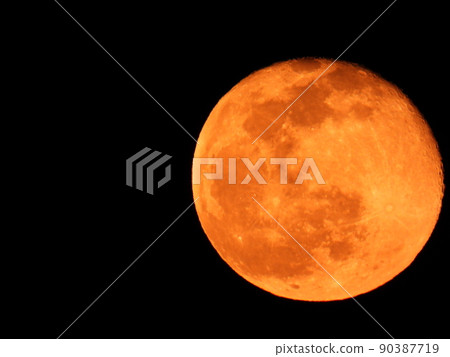 Moon  90387719