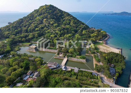 萩城遺址和雫山的無人機鳥瞰圖 萩城遺址和雫山的無人機鳥瞰圖 90387832