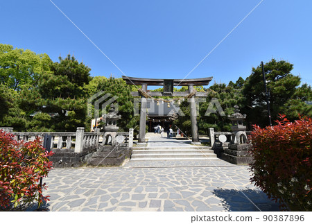 Exterior view of Shoin Shrine in Hagi City, Yamaguchi Prefecture Exterior view of Shoin Shrine in Hagi City, Yamaguchi Prefecture 90387896