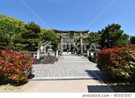 Exterior view of Shoin Shrine in Hagi City, Yamaguchi Prefecture Exterior view of Shoin Shrine in Hagi City, Yamaguchi Prefecture 90387897