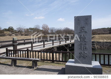 五棱郭遺址石碑和一橋 五棱郭遺址石碑和一橋 90388603
