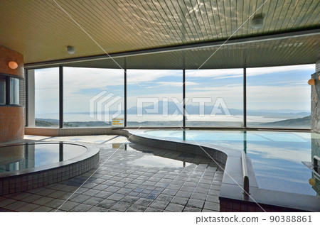 Large communal bath with a view of the sea 90388861