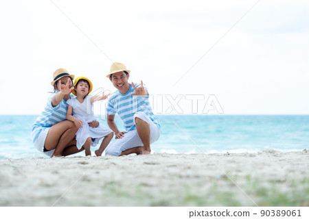 beach, family, people 90389061