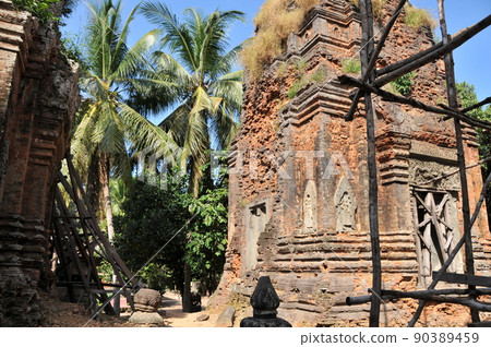 Cambodian Lorei Ruins 90389459