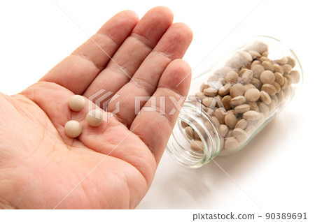 Bottled tablet medicine 90389691