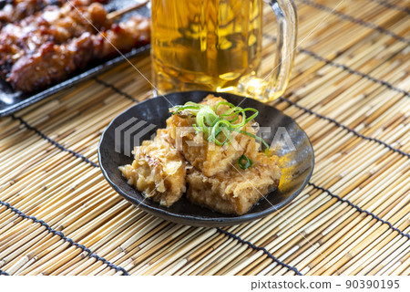 炸豆腐、烤雞肉串和啤酒居酒屋菜單 炸豆腐、烤雞肉串和啤酒居酒屋菜單 90390195