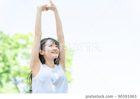 Women stretching in the fresh green (hair loss / diet) 90391063