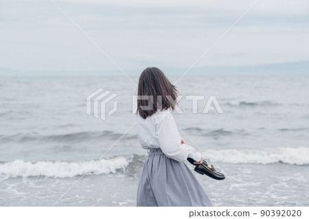 沙灘上的女學生 沙灘上的女學生 90392020