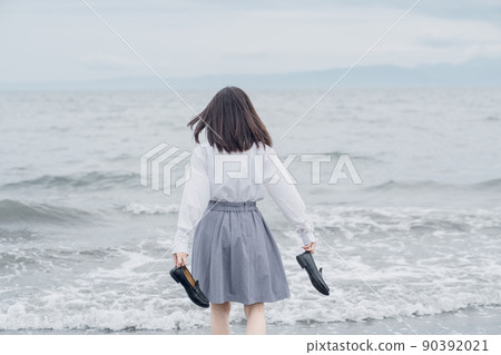 沙灘上的女學生 沙灘上的女學生 90392021