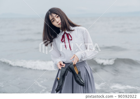 沙灘上的女學生 沙灘上的女學生 90392022