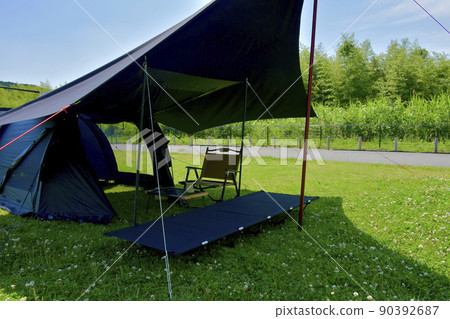 Solo camp image Black tarp and tent Solo camp image Black tarp and tent 90392687