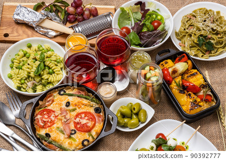 Italian cuisine Fettuccine pasta Italian cuisine 90392777