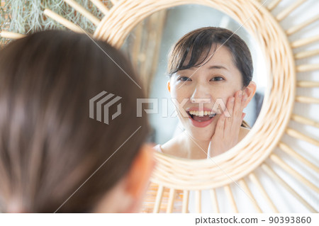 一個利用自己皮膚的女人 90393860