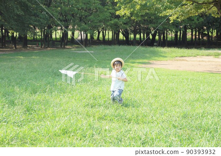 A boy who takes insects 90393932