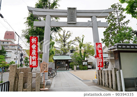 兵庫西宮須佐野神社鳥居門(初夏) 兵庫西宮須佐野神社鳥居門(初夏) 90394335