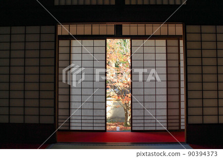 [Kyoto] Unryu-in autumn leaves shoji 90394373