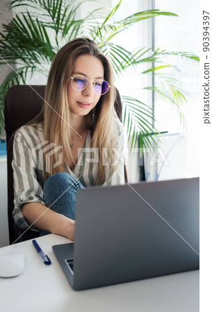 Young woman working on a computer Young woman working on a computer 90394397