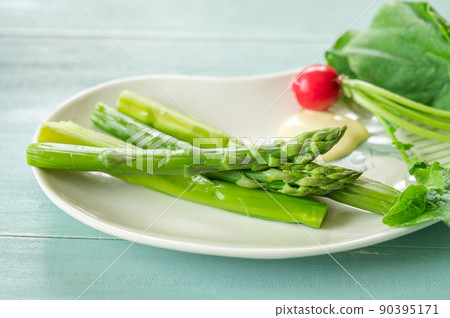 Heated asparagus Heated asparagus 90395171