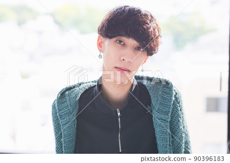 年輕男性美無性別 90396183