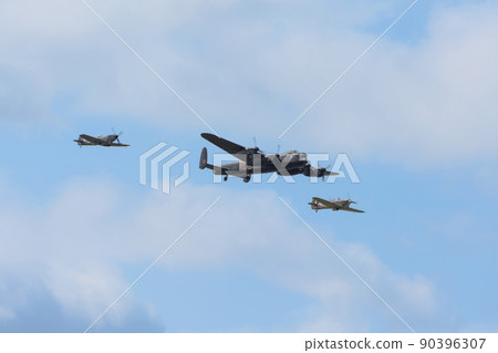 皇家空軍蘭開斯特轟炸機和護航戰鬥機 皇家空軍蘭開斯特轟炸機和護航戰鬥機 90396307